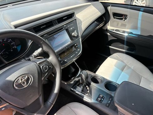 Used 2017 Toyota Avalon XLE FWD image 16