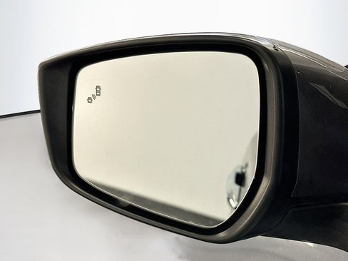 Used 2024 Nissan Leaf S image 16