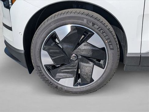 Certified 2026 Volvo XC60 B5 Plus w/ Protection Package Premier image 11