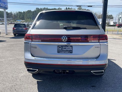 Used 2024 Volkswagen Atlas SE image 4