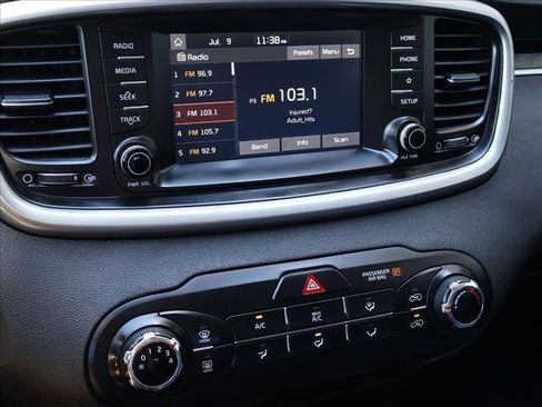 Used 2019 Kia Sorento AWD image 18