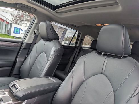 Used 2023 Toyota Highlander Limited AWD/4WD image 19