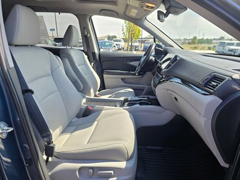 Used 2019 Honda Pilot Touring image 16