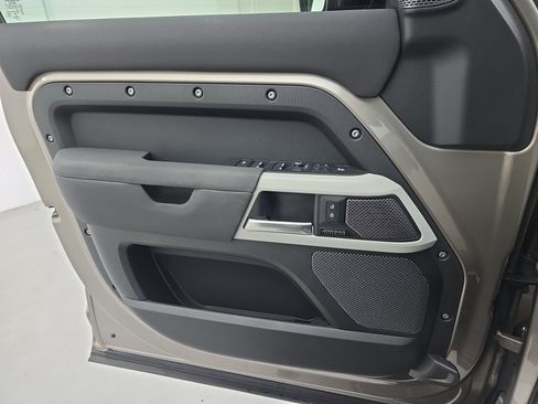 Used 2023 Land Rover Defender 110 X-Dynamic SE image 26