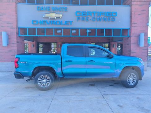 Used 2023 Chevrolet Colorado LT w/ LT Convenience Package II AWD/4WD image 9