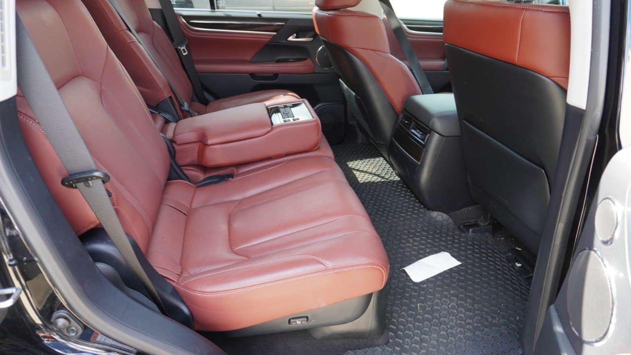 Used 2021 Lexus LX 570 4WD w/ Luxury Package image 19