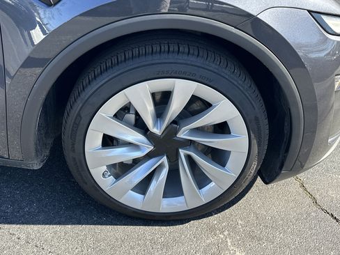 Used 2026 Tesla Model Y Premium image 14