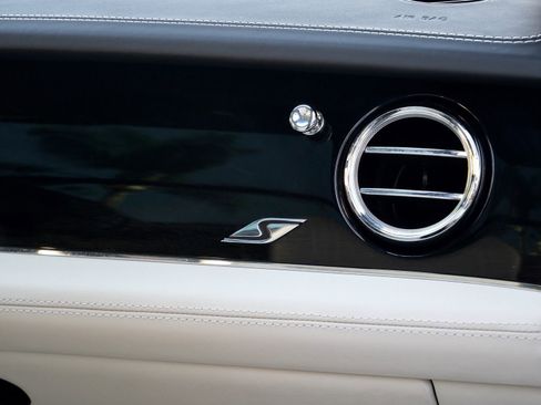 Used 2023 Bentley Bentayga AWD/4WD image 23