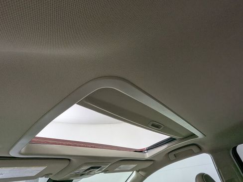Used 2020 Toyota Sienna XLE w/ XLE Navigation Package FWD image 23