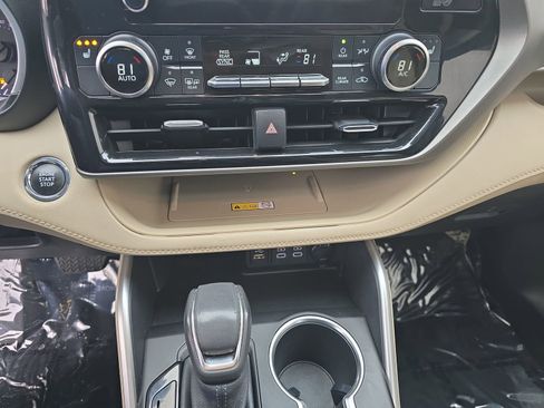 Used 2023 Toyota Highlander XLE image 33