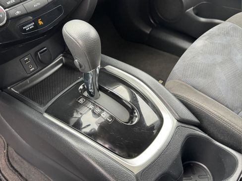 Used 2015 Nissan Rogue SV image 21