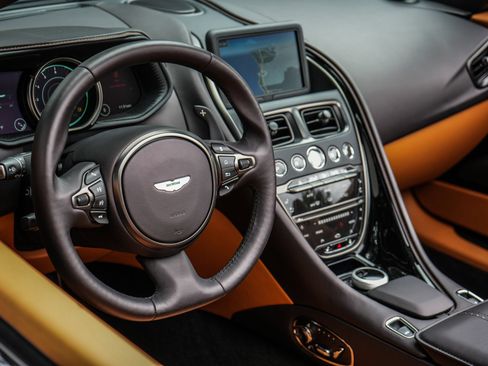 Used 2023 Aston Martin DB11 Volante RWD image 31