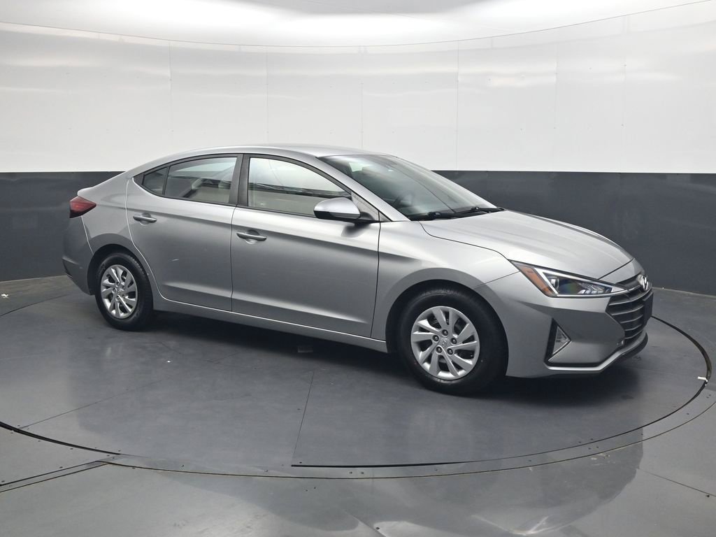 Used 2020 Hyundai Elantra SE FWD image 2