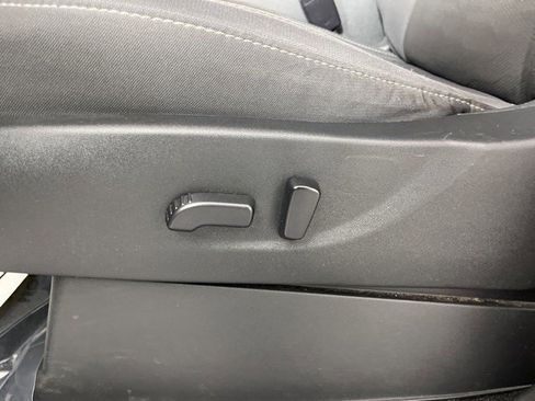 Used 2024 Nissan Frontier SV image 28