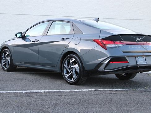 Used 2025 Hyundai Elantra Sport FWD image 8