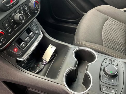 Used 2020 GMC Terrain SLE w/ Driver Convenience Package image 15