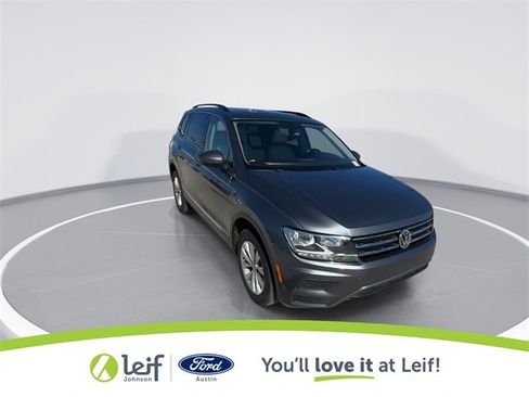 Used 2018 Volkswagen Tiguan SE w/ Panoramic Sunroof Package image 2