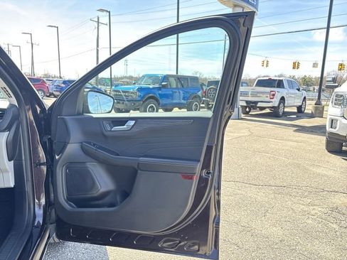 Certified 2023 Ford Escape Platinum image 27