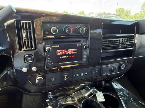 Used 2020 GMC Savana 2500 Extended w/ Enhanced Convenience Package image 22