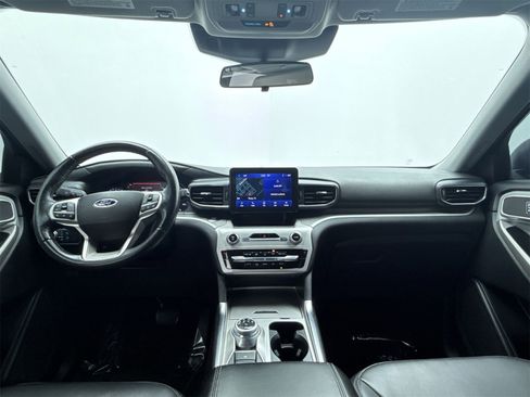 Used 2022 Ford Explorer XLT w/ Equipment Group 202A image 19