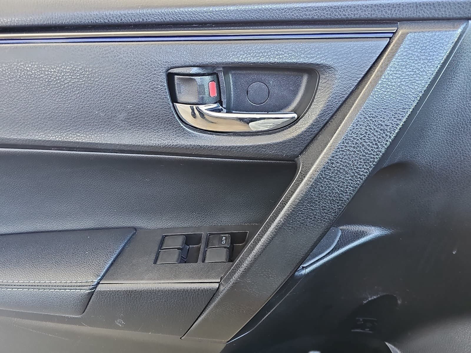 Used 2019 Toyota Corolla SE FWD image 25