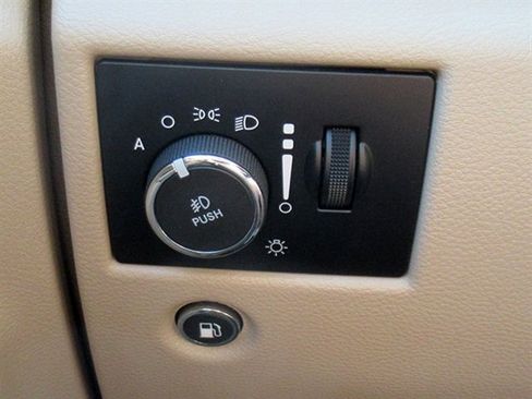 Used 2020 Jeep Grand Cherokee Overland w/ Interior Metal Package AWD/4WD image 31