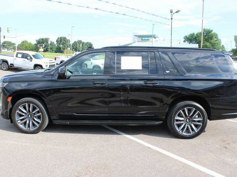 Used 2023 Cadillac Escalade ESV Sport AWD/4WD image 15