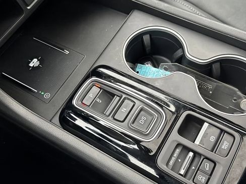 Certified 2025 Honda Pilot Touring image 12