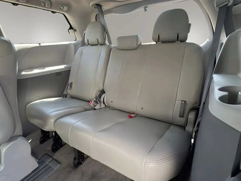 Used 2013 Toyota Sienna LE FWD image 46