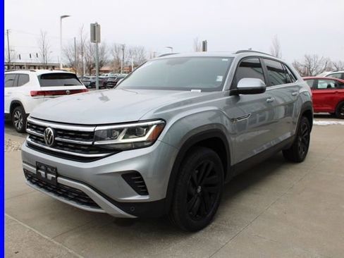 Used 2022 Volkswagen Atlas Cross Sport SE w/ Panoramic Sunroof Package image 3