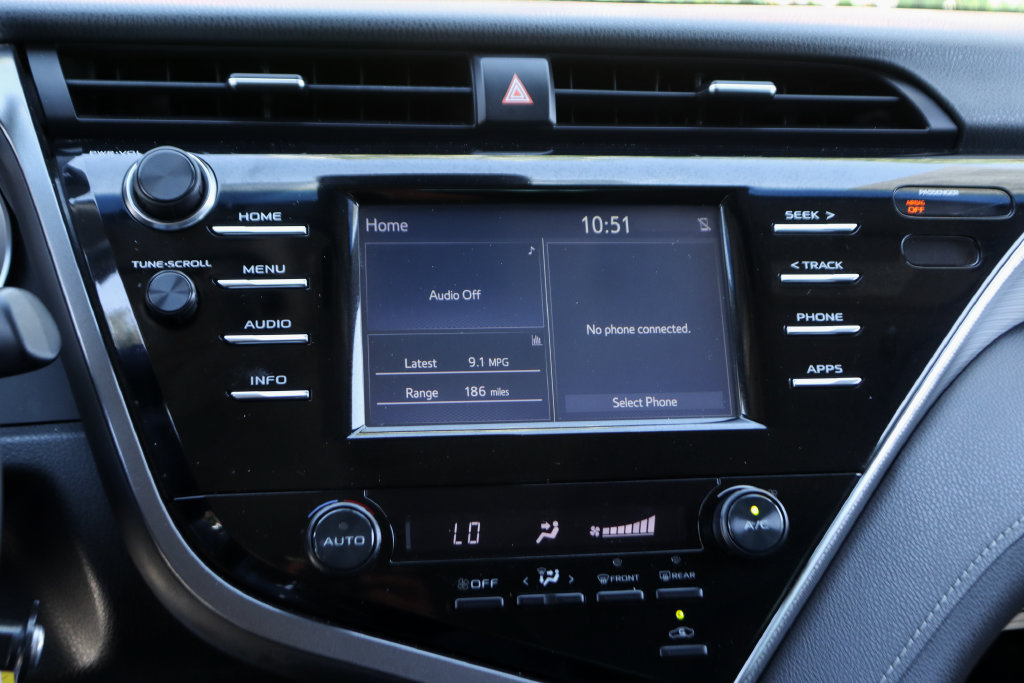 Used 2018 Toyota Camry SE FWD image 25