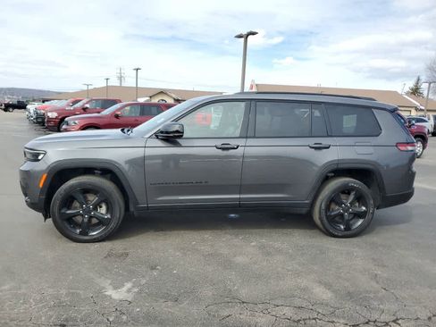 Used 2023 Jeep Grand Cherokee L Altitude image 2