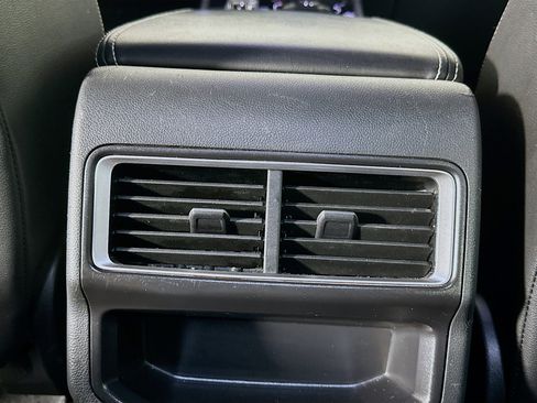 Used 2024 Volkswagen Atlas Cross Sport SE image 27