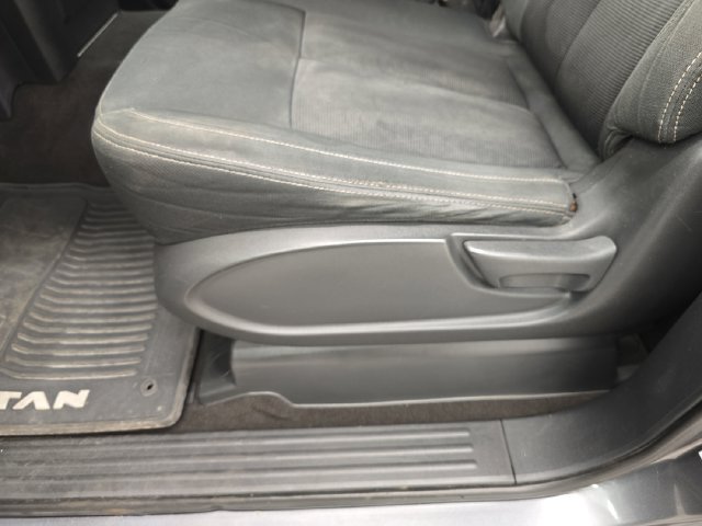 Used 2019 Nissan Titan SV AWD/4WD image 34