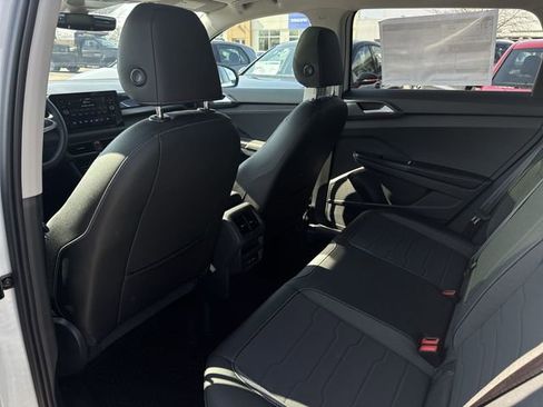 New 2026 Volkswagen Taos SE FWD image 21