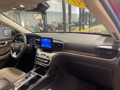 Used 2020 Ford Explorer XLT RWD image 19