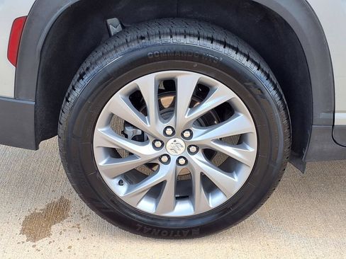 Used 2025 Buick Enclave Preferred AWD/4WD image 27