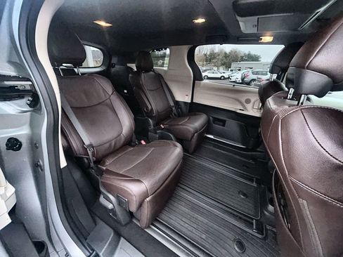 Used 2023 Toyota Sienna Platinum FWD image 13