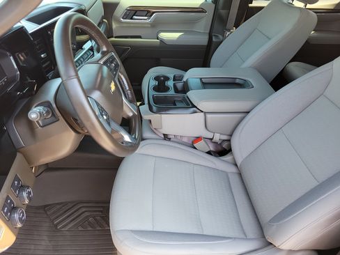 Used 2024 Chevrolet Silverado 1500 LT AWD/4WD image 9