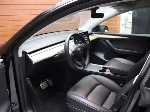 Used 2022 Tesla Model Y Performance image 19