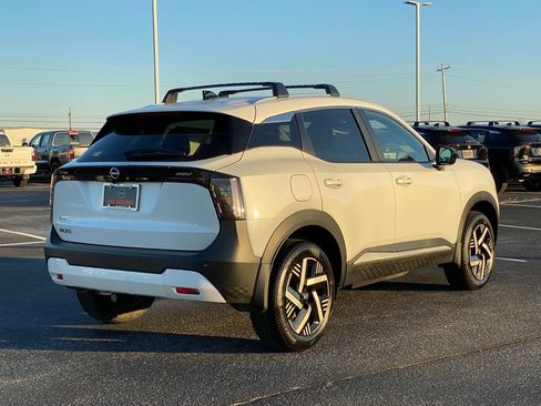 New 2026 Nissan Kicks SV w/ SV Premium Package FWD image 4