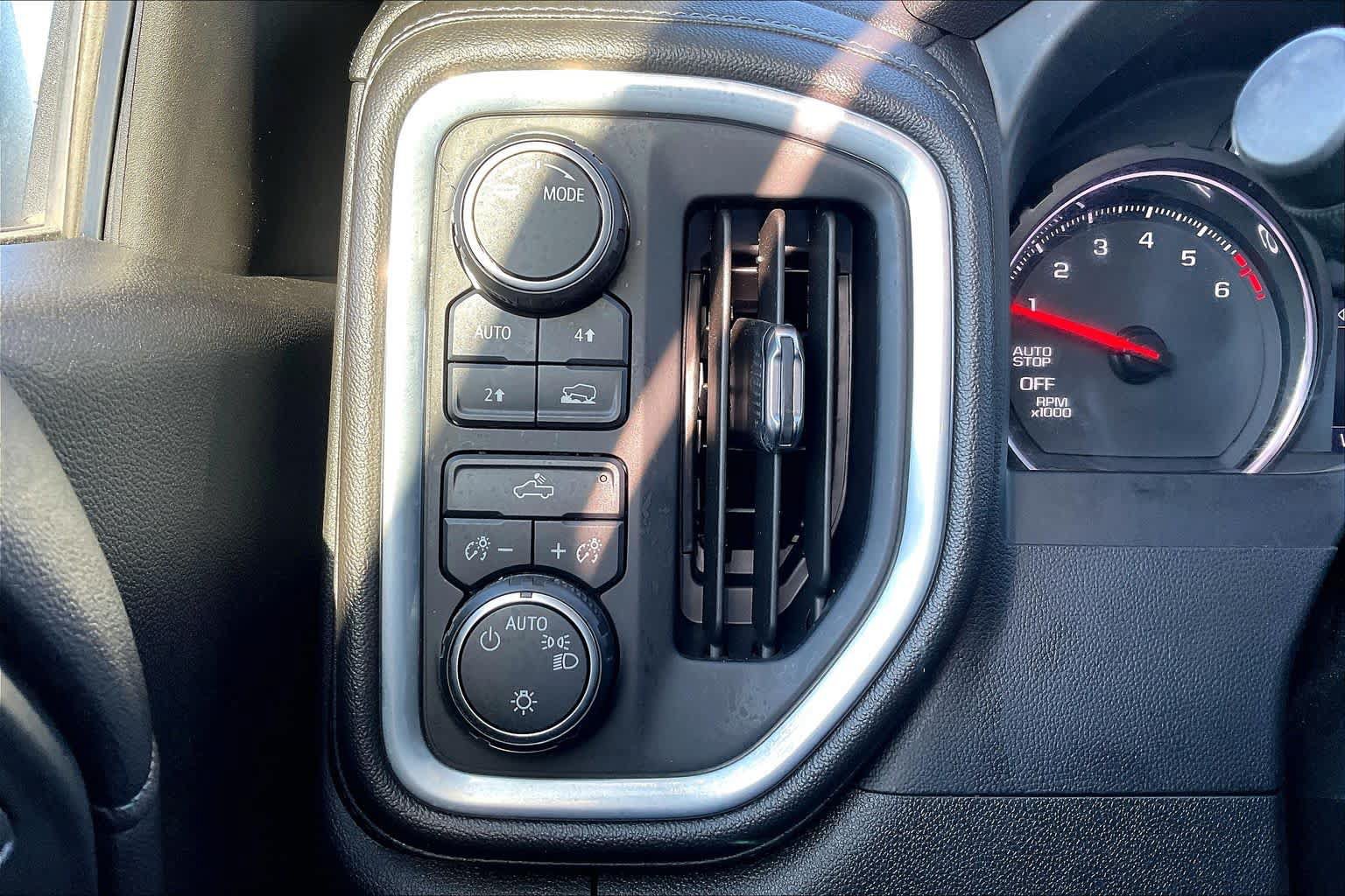 Used 2022 Chevrolet Silverado 1500 LT AWD/4WD image 35