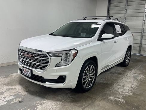 Used 2024 GMC Terrain Denali w/ Denali Premium Package image 9