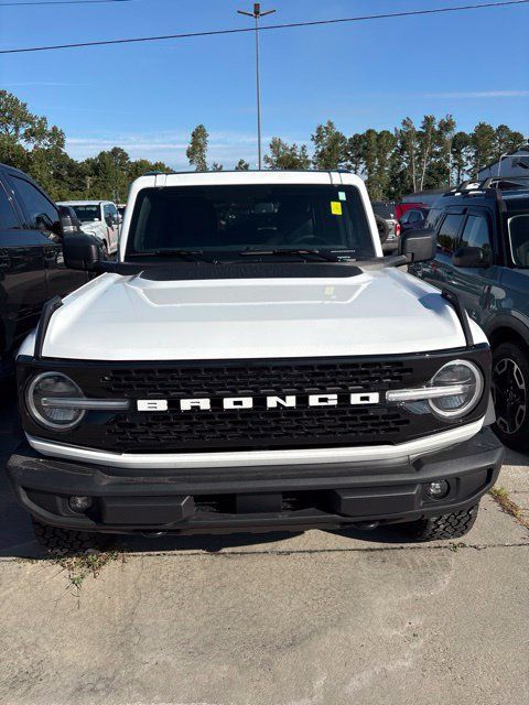 Used 2025 Ford Bronco Outer Banks w/ Black Appearance Package AWD/4WD image 2