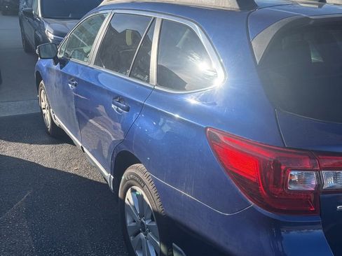 Used 2017 Subaru Outback 2.5i Premium image 4