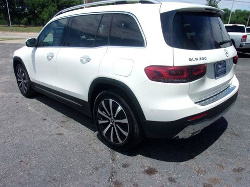 Used 2021 Mercedes-Benz GLB 250 image 2