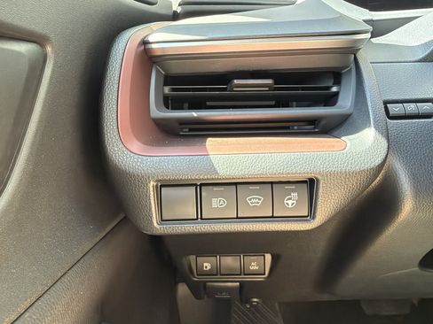 Used 2025 Toyota Prius Plug-In Hybrid FWD image 24