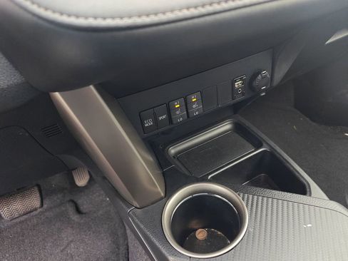 Used 2015 Toyota RAV4 Limited image 10