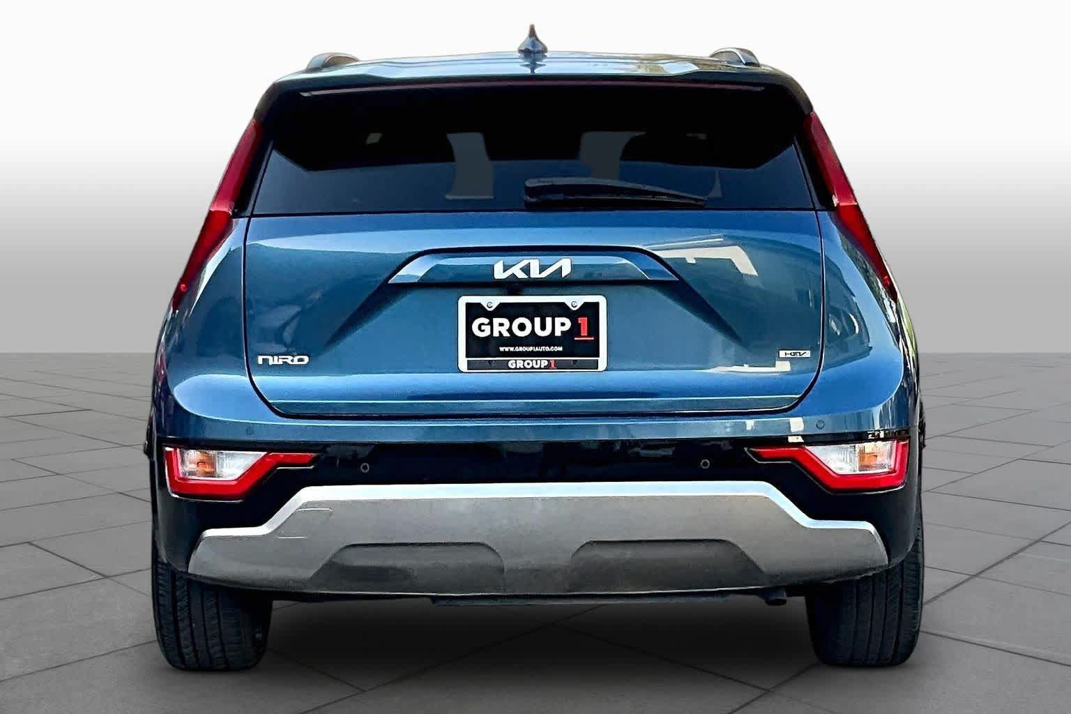 Used 2023 Kia Niro EX Touring FWD image 5