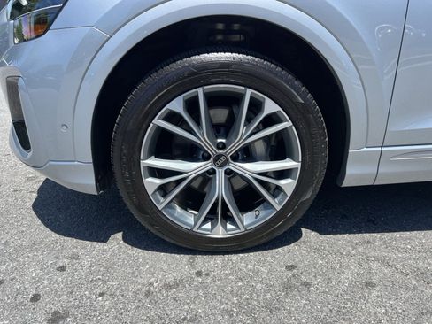 Used 2025 Audi Q8 Premium AWD/4WD image 12